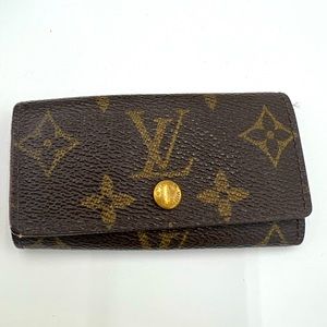 Authentic Preowned Louis Vuitton Monogram Key Holder.